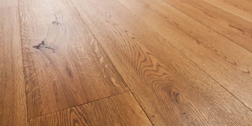 Čím vyplnit spáry v dřevěné podlaze?