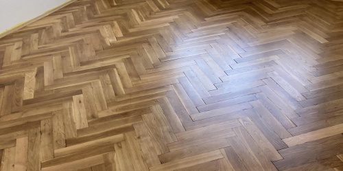 Co na poškrabané parkety? Kompletní průvodce opravou a ochranou dřevěných podlah