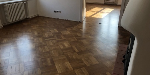 Co najdete pod parketami v paneláku?