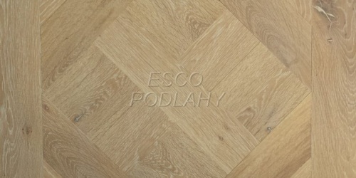 Přírodní bílá