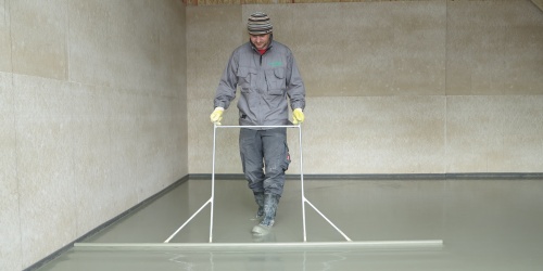 Důkladný průvodce výběrem správné tloušťky betonové podlahy