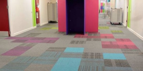 Kobercové čtverce Burmatex Code + Lateral - školní hala