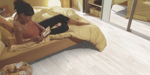 Laminátové podlahy Kronotex Glamour 4181 V4 ložnice