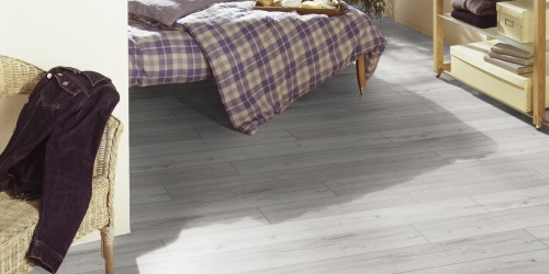 Laminátové podlahy Kronotex Robusto 3181 V4 ložnice