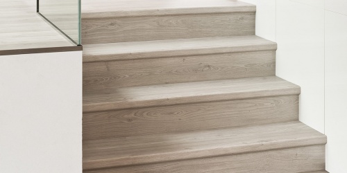 Laminátové podlahy Quick Step Eligna DUBOVÁ PRKNA SVĚTLEŠEDÁ LAKOVANÁ UM 1304