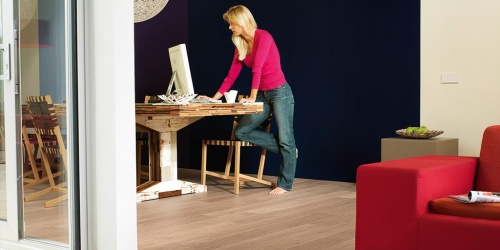 Laminátové podlahy Quick Step Elite DUBOVÁ PRKNA SVĚTLÁ OPOTŘEBOVANÁ UE 1303