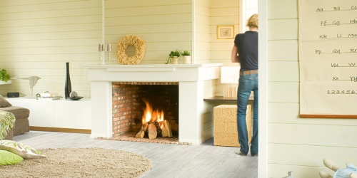 Laminátové podlahy Quick Step Perspective BÍLÁ BROUŠENÁ BOROVICOVÁ PRKNA UF 1235