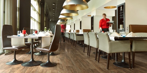 PVC podlahy Forbo Eternal Wood restaurace