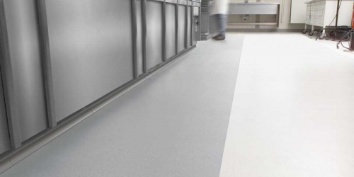 PVC podlahy Forbo Safestep R11 kuchyň