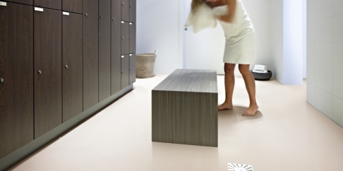 PVC podlahy Forbo Safestep R11 šatna