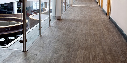 PVC podlahy Forbo Surestep Wood hala