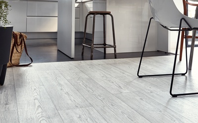 Tarkett Exclusive 280T Autumn Winter Pine Snow kuchyně