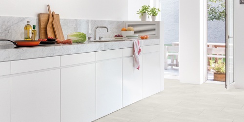 Vinylové podlahy Quick Step Livyn Ambient Glue Plus BETON LASTUROVĚ BÍLÝ AMGP40049