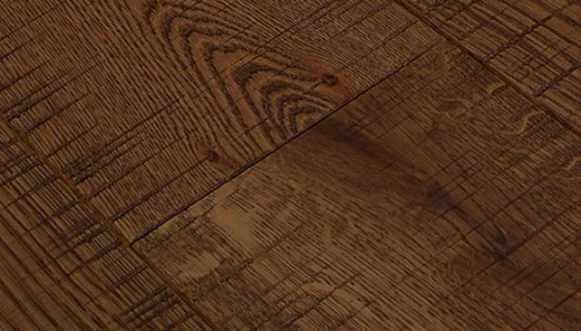 Jak probíhá údržba dvouvrstvé dřevěné podlahy a jaké jsou nejlepší postupy pro její čištění?