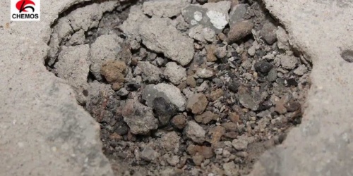 Jak zamaskovat díru v podlaze?