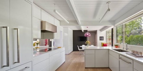modern-white-kitchen-and-carpet