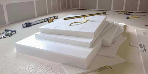 Podrobný rozbor otázky týkající se tloušťky expandovaného polystyrenu v podlahových konstrukcích